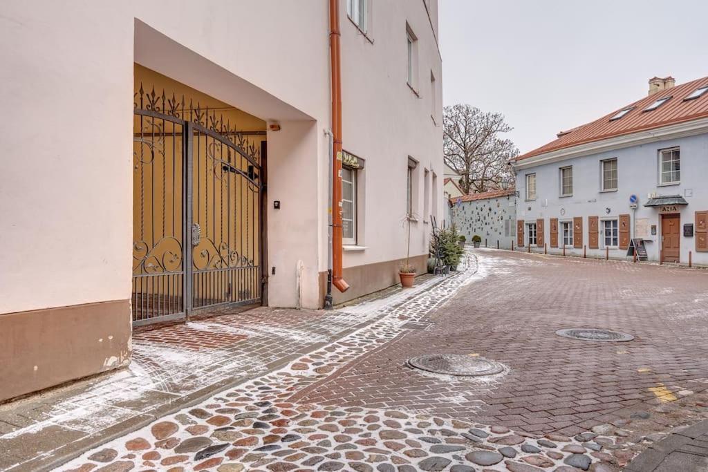 Spacious 2-Bedroom Flat In Old Town By Urban Rent Vilna Exterior foto